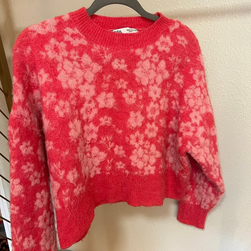Zara Fuzzy Pink Cropped Crewneck Sweater with Floral Pattern - Picture 2 of 8
